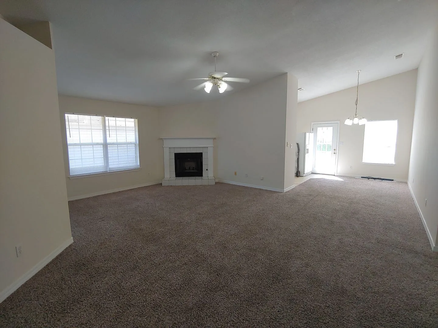Recently remodeled 3BR/2BA with fenced yard — Photo 3