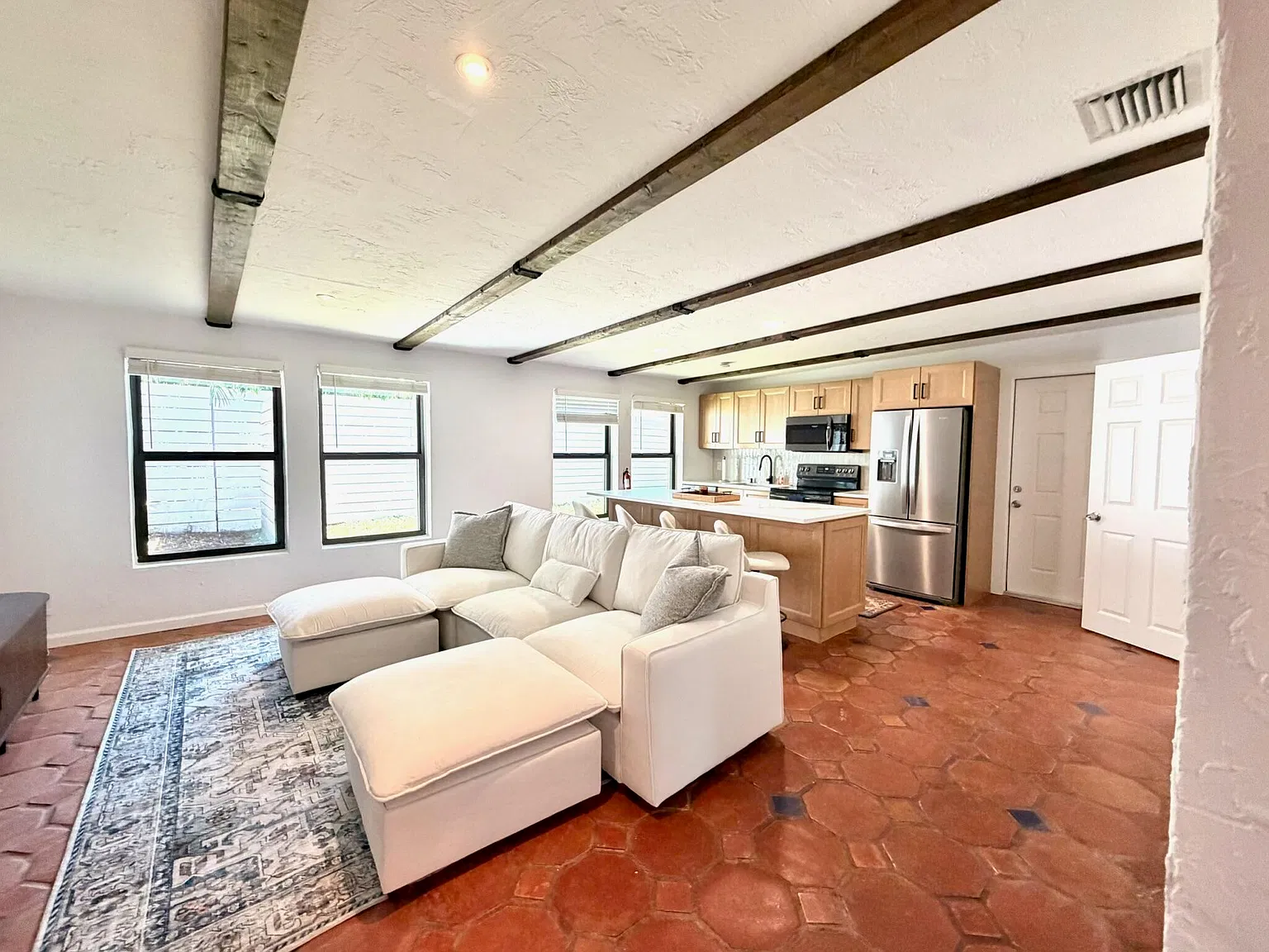 1 bed, 1.0 bath, 840 sqft, $3,700 — Photo 2