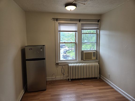 4th image of 383 Elwood Ave APT 1
