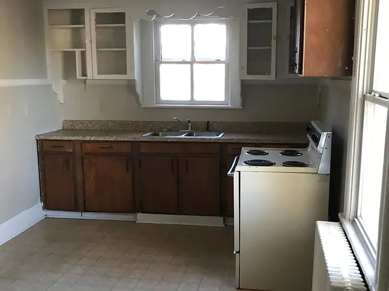 605 Jamestown Ave #B — Photo 5