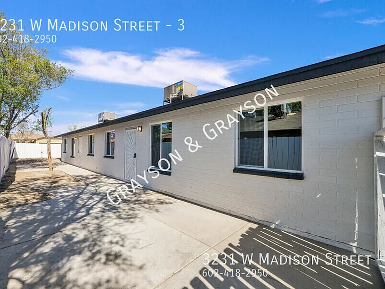 3231 W Madison St — Photo 1