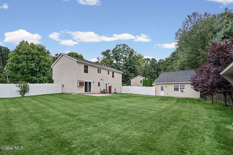 4th image of 408 New Karner Road