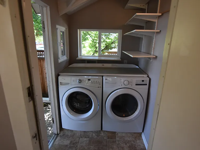 1635 Brewster Ave — Photo 12