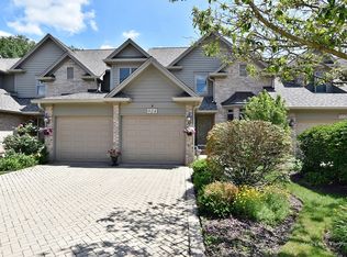 924 Oak Crest Ln, Saint Charles, IL 60175