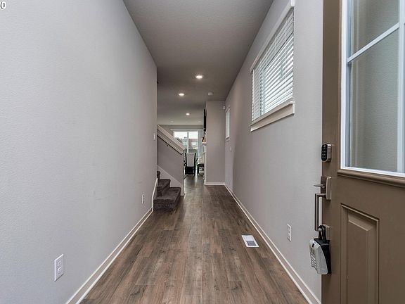 4th image of 6414 SE Genrosa St