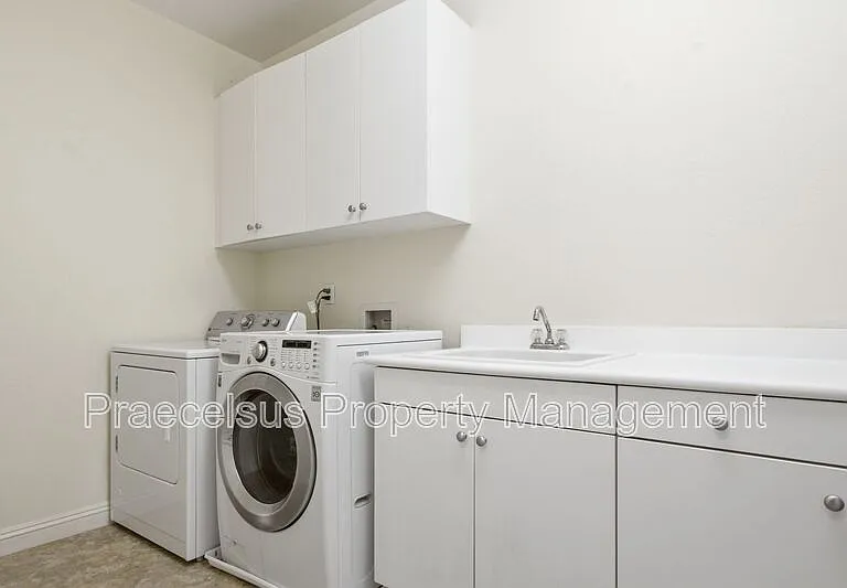 2792 Camphor Ct — Photo 14