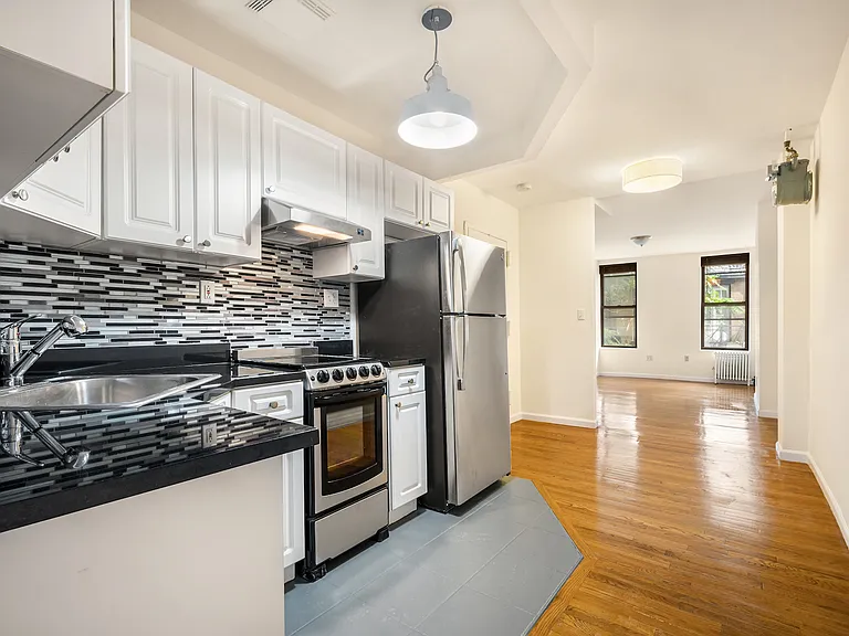 250 Elizabeth St #2 — Photo 1