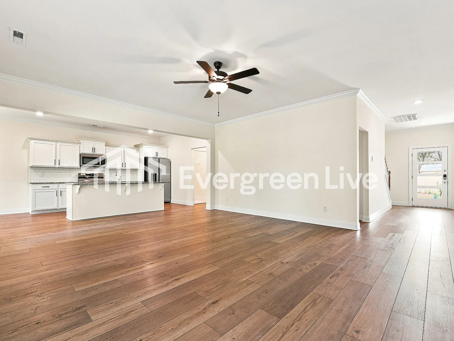4 bed, 2.5 bath, 1924 sqft, $2,145 — Photo 3