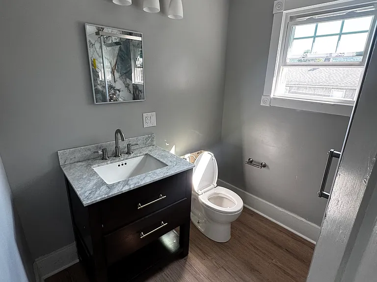 900 N Porter St — Photo 10