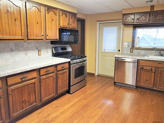 3rd image of 116 Helderberg Ave
