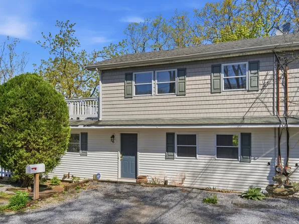 41 Potter Ln, Halesite, NY 11743