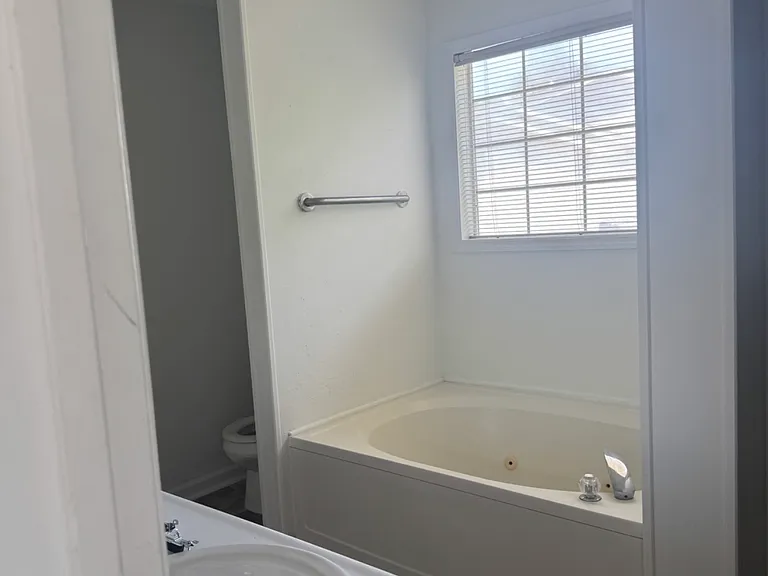 301 Warton Ln #9 — Photo 3