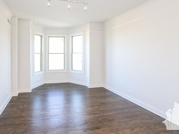 2nd image of 1340 W Wrightwood Ave #32636