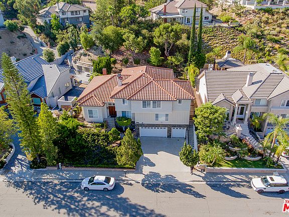 4th image of 2460 Flintridge Dr