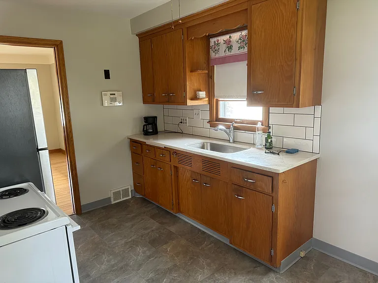 969 Charlton St — Photo 18