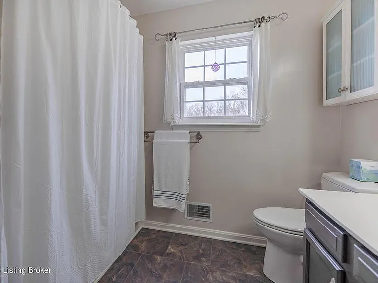 11302 Sullivan Ct — Photo 6