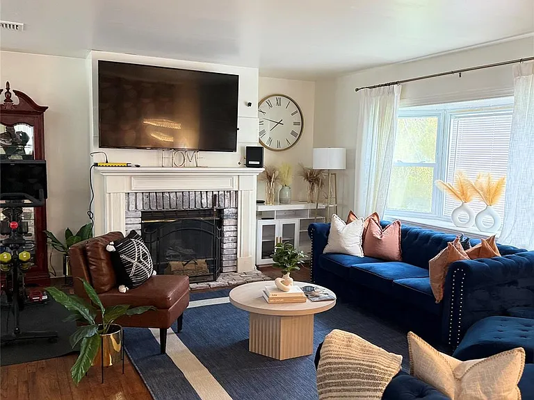 10 Candlewood Rd — Photo 4