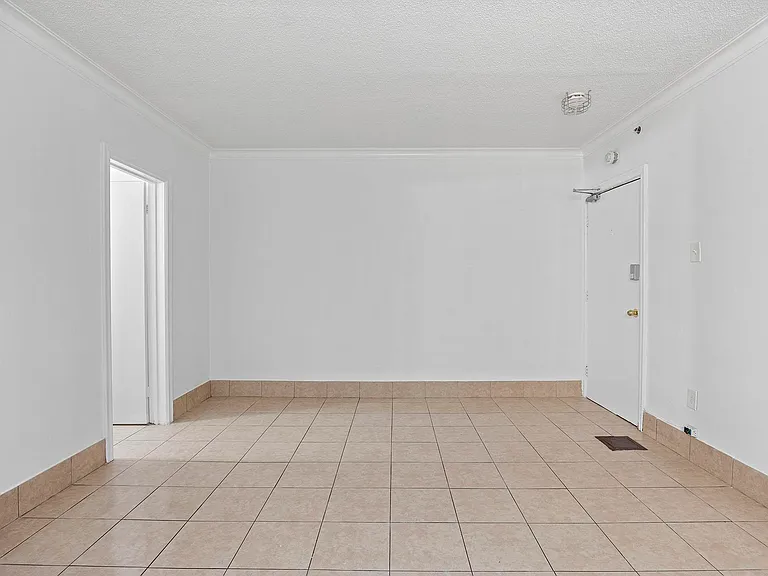 2903 Saint Clair Ave E #BACHELOR — Photo 11