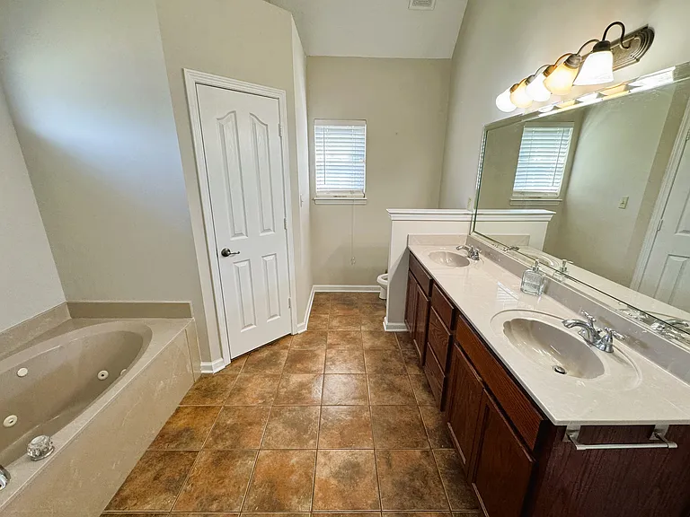 6098 Ravenwood Lake Dr E — Photo 9