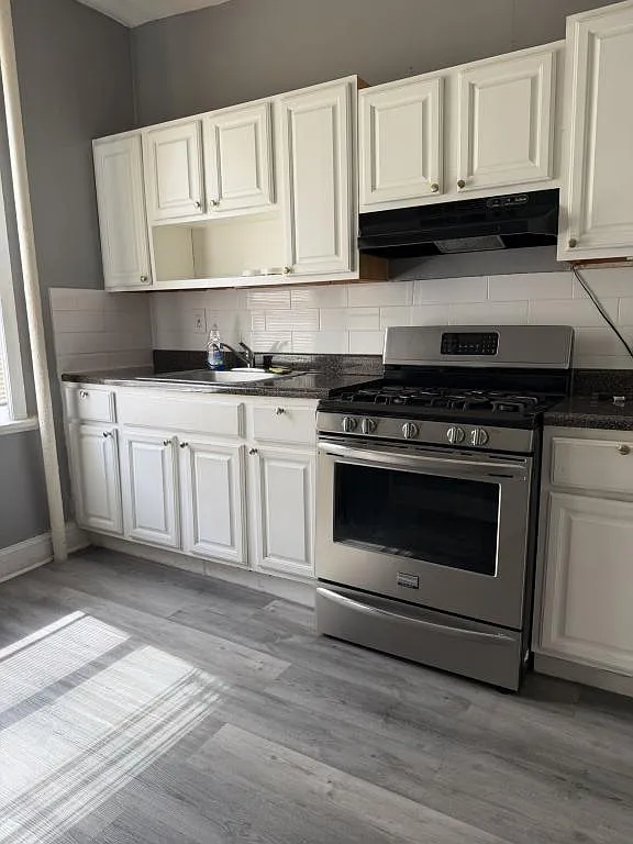 90 St Andrews Pl — Photo 1
