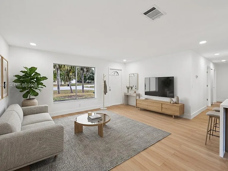 337 SW Cherryhill Rd — Photo 3
