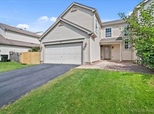 136 Horizon Cir, Carol Stream, IL 60188