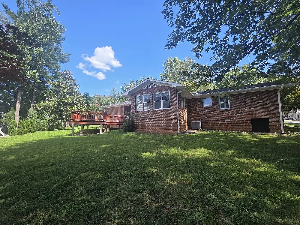 3 bed, 1668 sqft, $2,400 — Photo 3