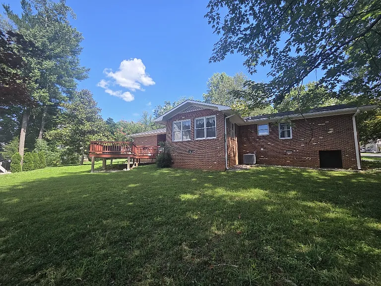 3201 Lakeview Pkwy — Photo 3