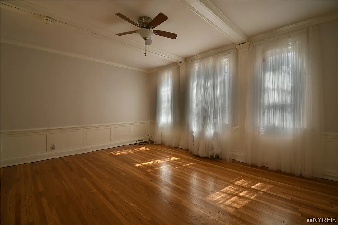 2 bed, 1.0 bath, 1200 sqft, $1,950 — Photo 2