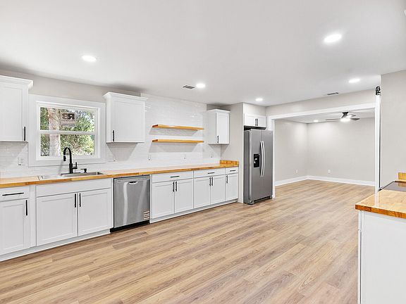 4th image of 838 Ranch Hill Ln