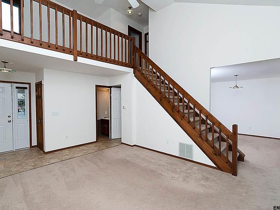 4th image of 31 Eton Dr