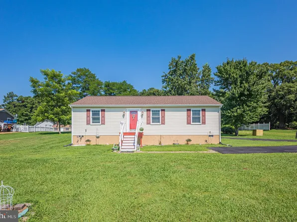 1836 Irvington Rd, Weems, VA 22576