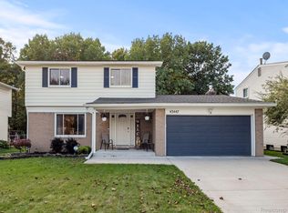 43447 Applewood Rd, Canton, MI 48188