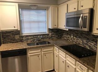520 Woodland Hills Pl, Jackson, MS 39216