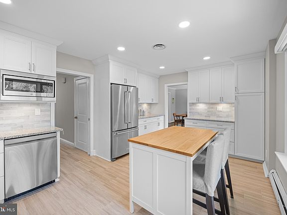3rd image of 7111 Sussex Pl