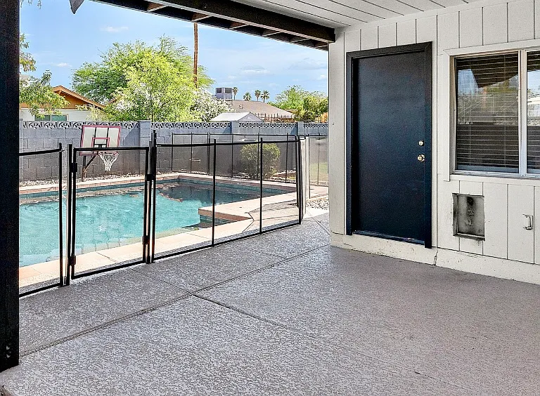 1410 E Bishop Dr — Photo 3