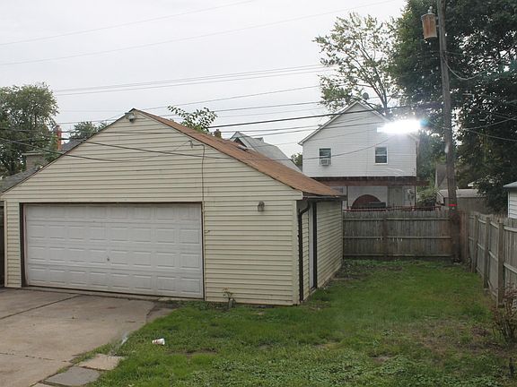 4th image of 87 W Mapledale Ave