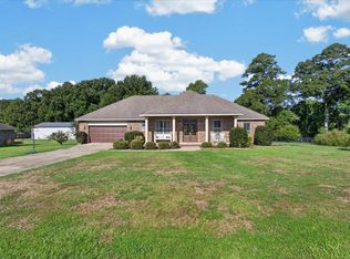14 Honey Bee Ln, Ellisville, MS 39437