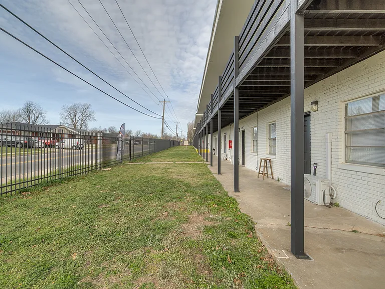 Meridian Apartments — Photo 40