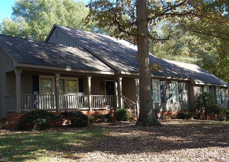 1st image of 307 Woodhaven Dr