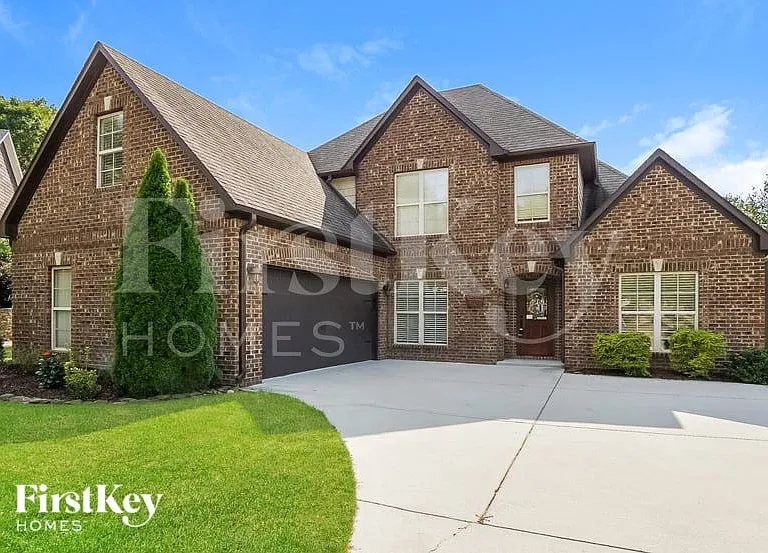 606 Park Lake Cir — Photo 2