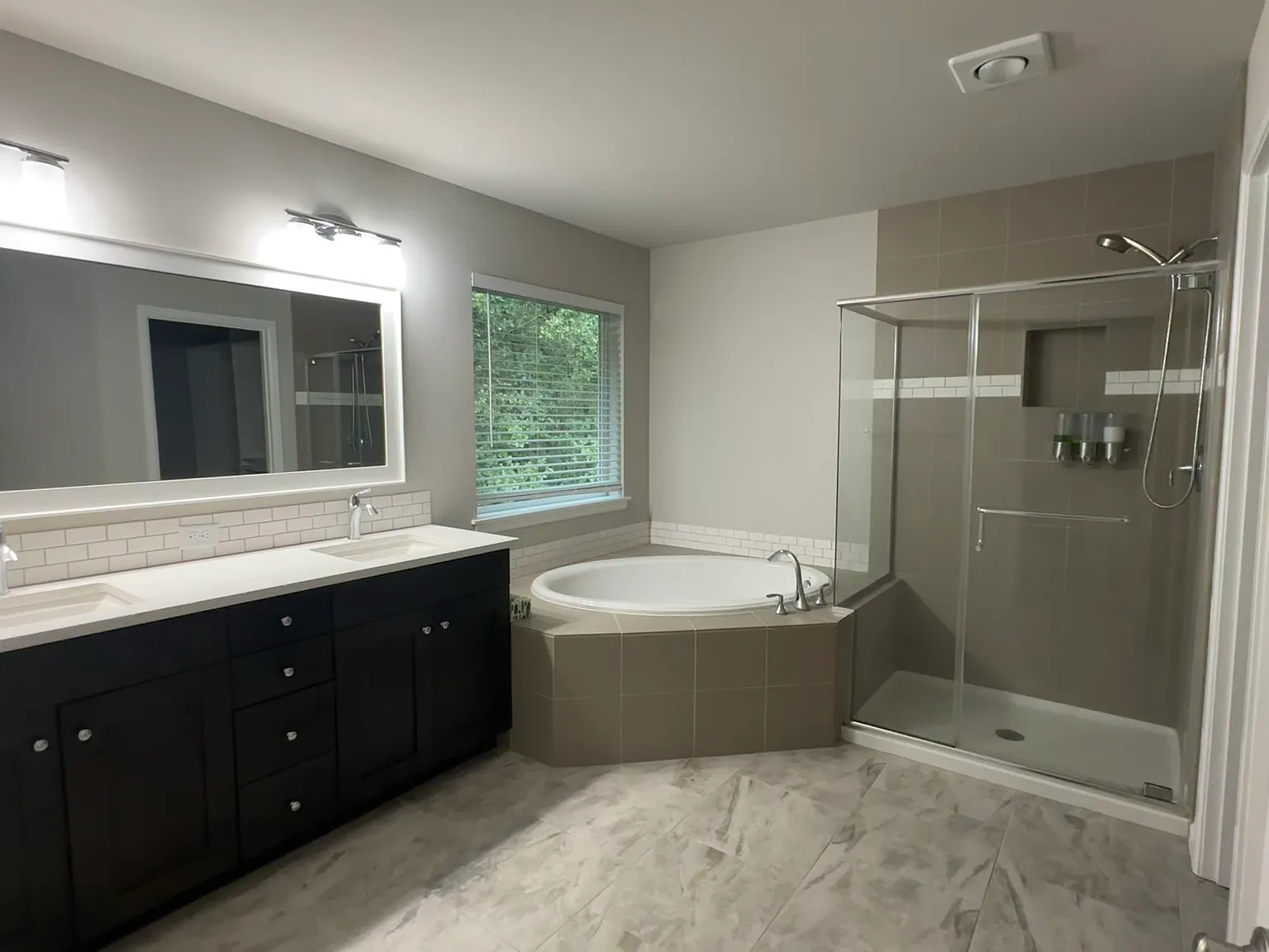 5 bed, 2730 sqft, $4,500 — Photo 2