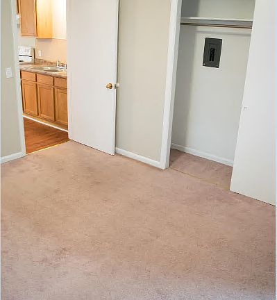 Bedroom w Closet