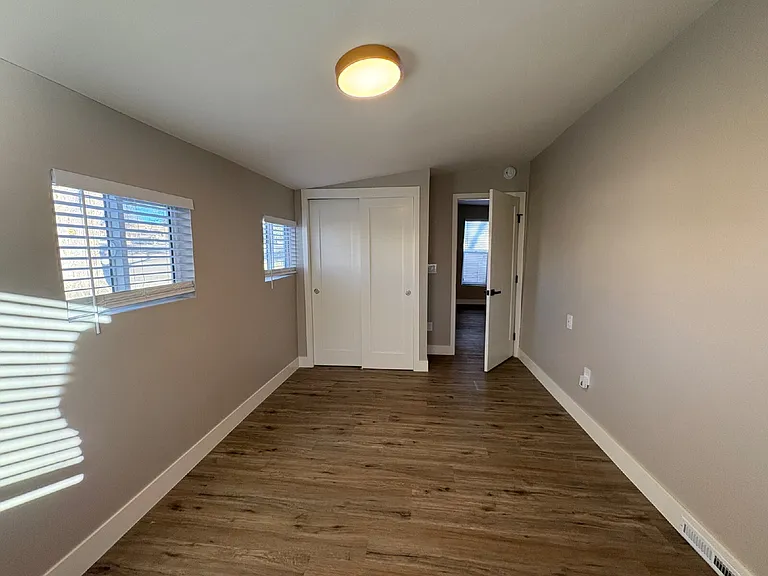 230 Emery St — Photo 14