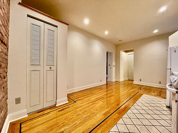 4th image of 59 W 10th St #2D