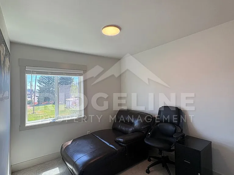 1322 Boston Ct — Photo 12