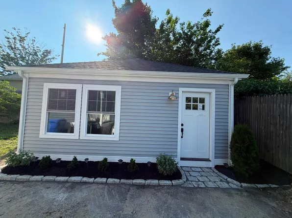 58 7th St #4, East Providence, RI 02914