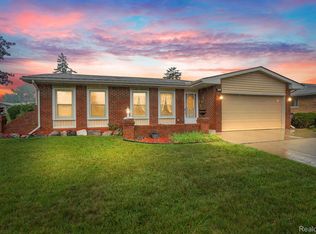 16501 Grillo Dr, Clinton Township, MI