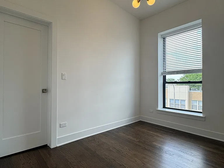 1158-60 W Taylor St / 917 S Racine Ave — Photo 9