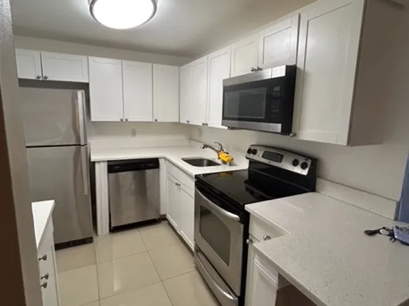 490 NW 20th St, Boca Raton, FL